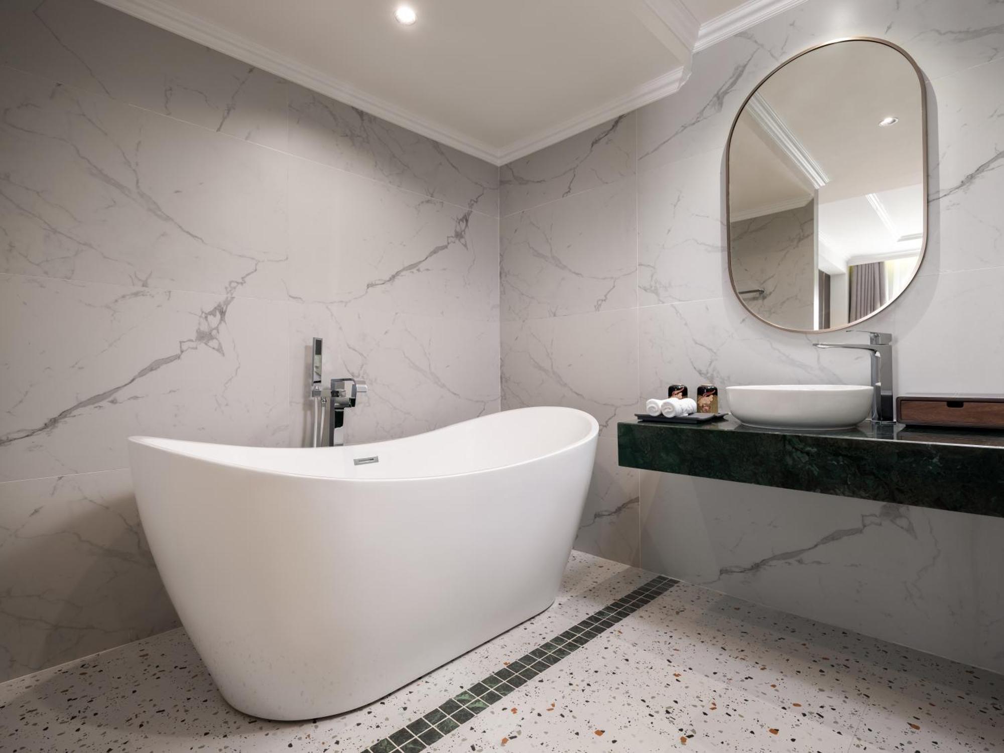 L'signature & Hotel Hanoï